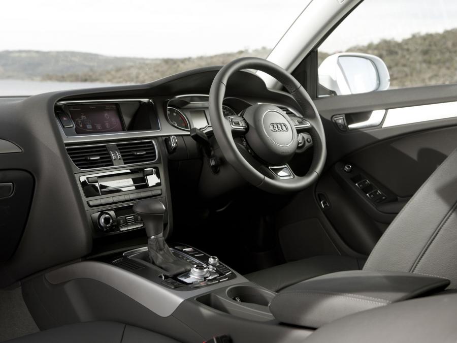 Интерьер Audi A4 1.8T Sedan (B8, 8K) 2012 года  (AU) (фото 6 из 8)